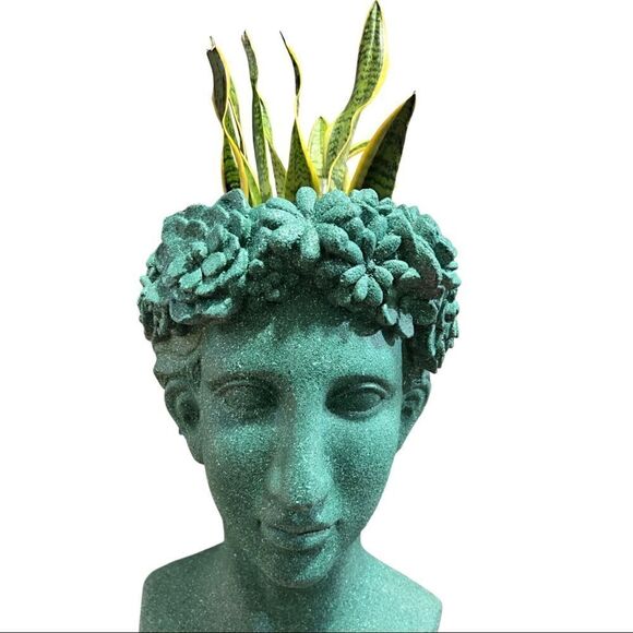 19" LADY WITH DAISIES PLANTER - Poly resin material in Green. - Picture 2 of 14